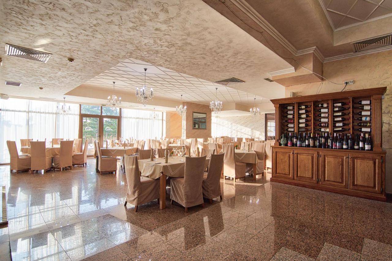 Park Hotel Arbanassi Buitenkant foto